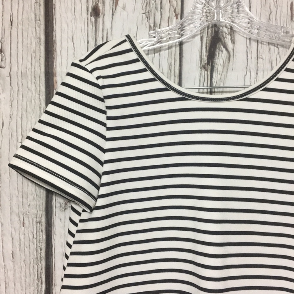 Olivaceous striped dress - Picture 2 of 5